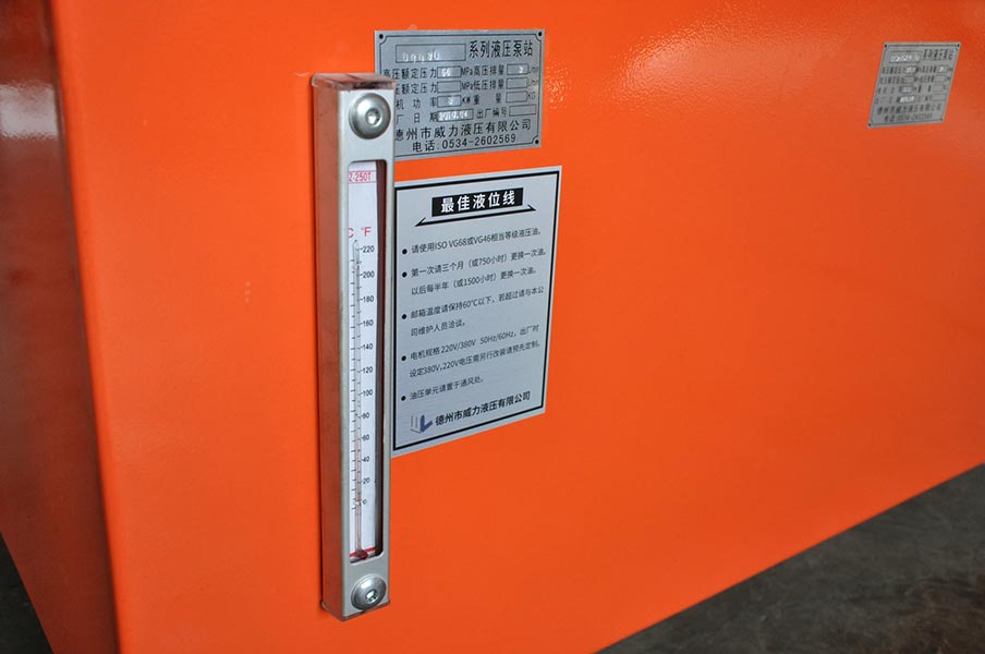 油箱液位計，可顯示溫度與儲油量